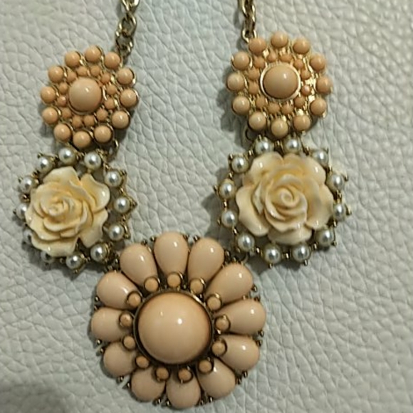 A set of 2 Necklaces - Picture 2 of 4